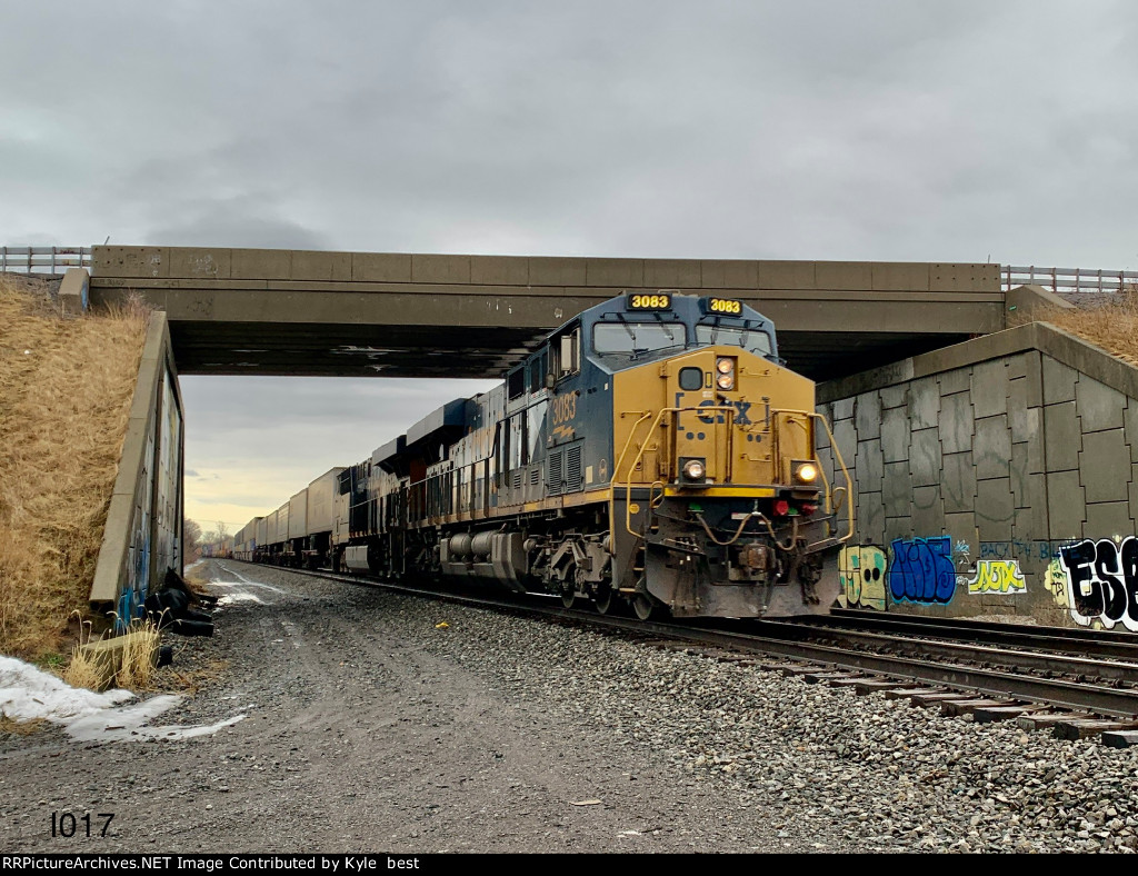 CSX 3083 on I017